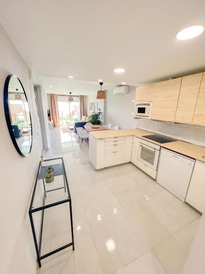 Cozy Apartment With Large Terrace 토레몰리노스 외부 사진
