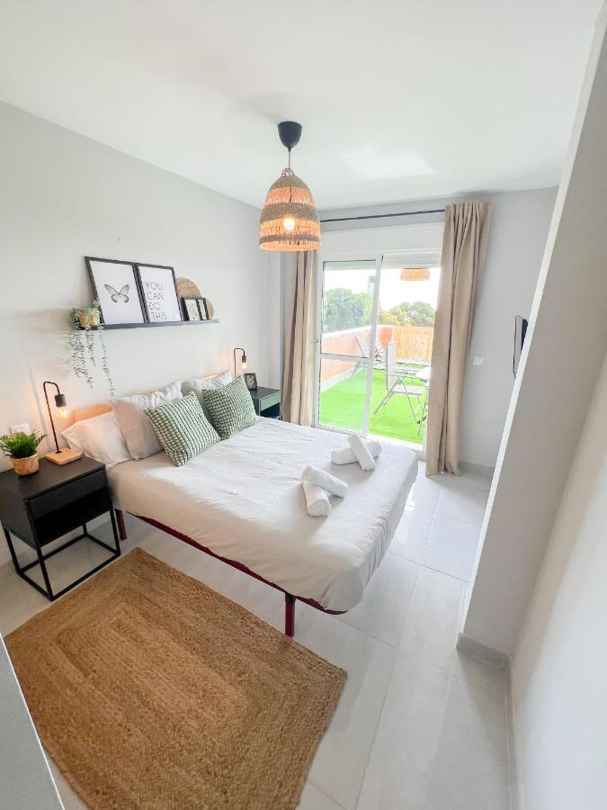Cozy Apartment With Large Terrace 토레몰리노스 외부 사진