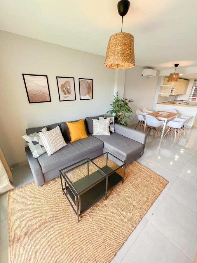 Cozy Apartment With Large Terrace 토레몰리노스 외부 사진