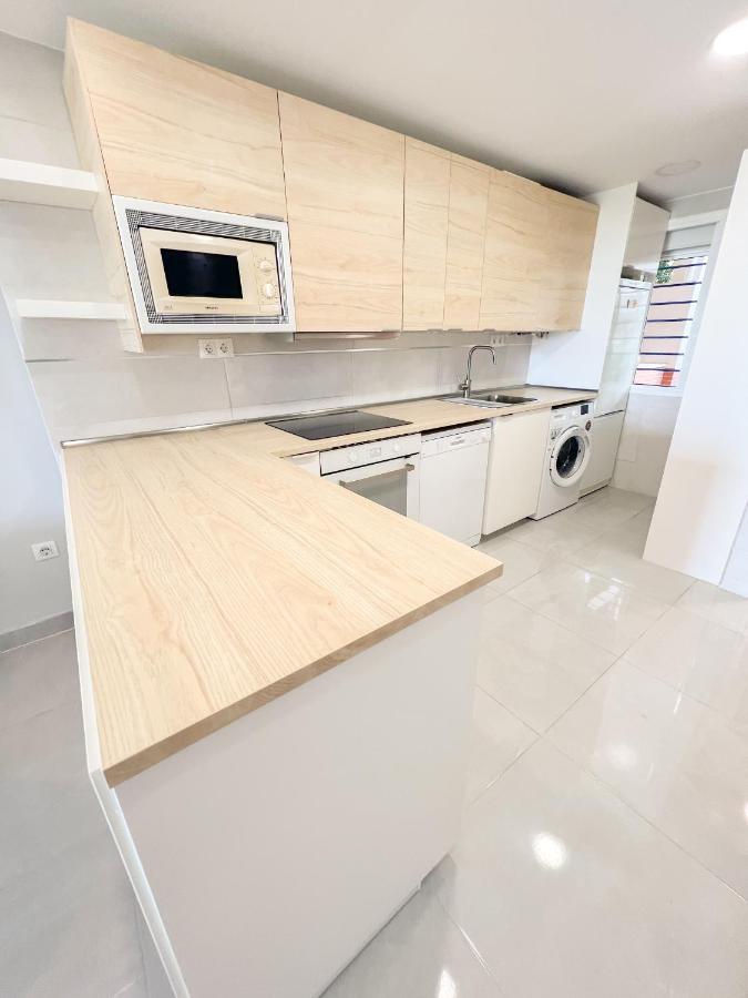 Cozy Apartment With Large Terrace 토레몰리노스 외부 사진