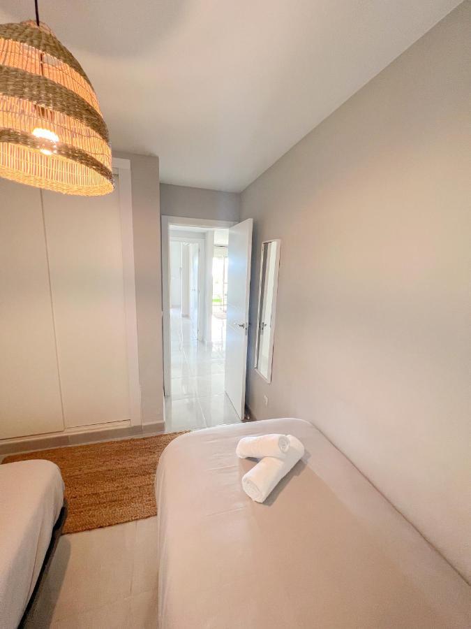 Cozy Apartment With Large Terrace 토레몰리노스 외부 사진