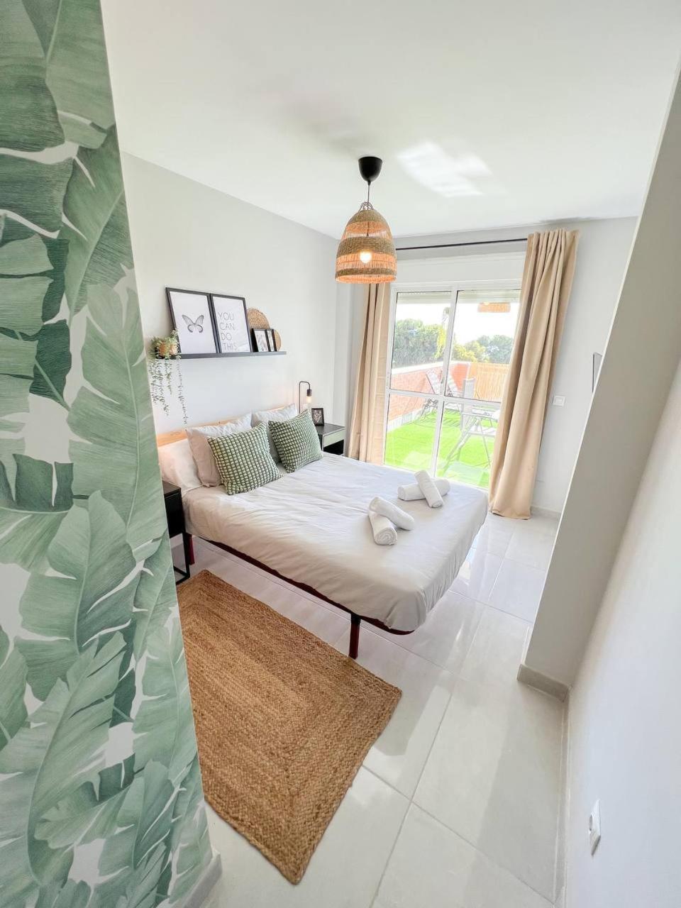 Cozy Apartment With Large Terrace 토레몰리노스 외부 사진