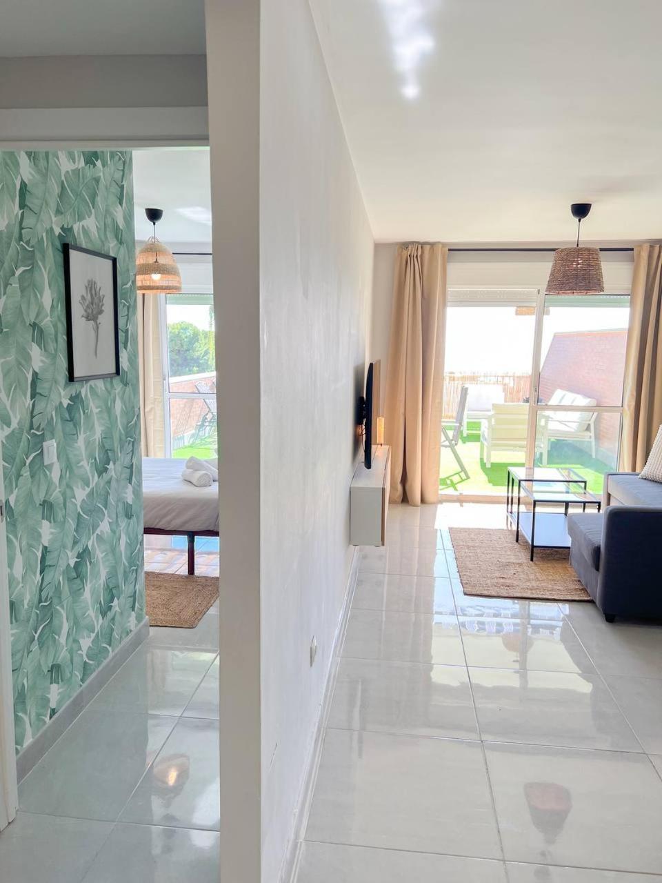 Cozy Apartment With Large Terrace 토레몰리노스 외부 사진